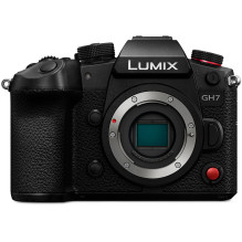 Panasonic Lumix DC-GH7 Body...