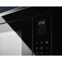 Electrolux LMS4253TMX Integruota kombinuota mikrobangų krosnelė 900 W juoda, satininis plienas