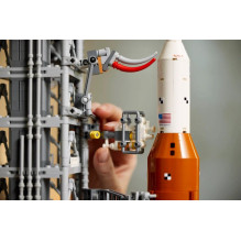 LEGO ICONS 10341 NASA Artemis kosminio paleidimo sistema