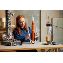 LEGO ICONS 10341 NASA Artemis kosminio paleidimo sistema