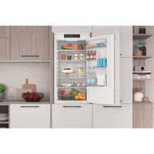 Indesit INC18 T311 šaldytuvas-šaldiklis Integruotas 250 L F Baltas