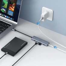 Ugreen USB Type C HUB – 4x USB 3.2 Gen 1 su USB-C maitinimo prievadu pilka spalva (CM219 70336)