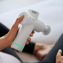 Hyperice Hypervolt Go 2.0 hand massager white