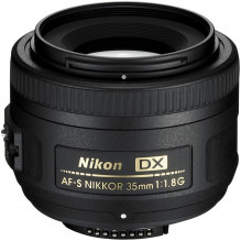 Nikon AF-S DX NIKKOR 35mm f/ 1.8G + Nikon Speedlight SB-700