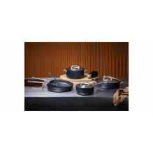 Gravy pan with lid Fiskars Rotisser 1023754, 1.6 L