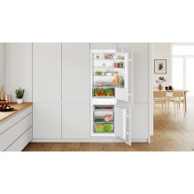 Bosch Serie 2 KIV86NSE0 fridge-freezer Built-in 267 L E White